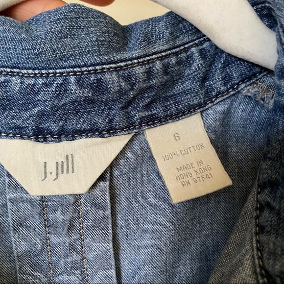 ❌SOLD!❌ J. Jill Denim Button Down with Silver Button Detail - Picture 3 of 4